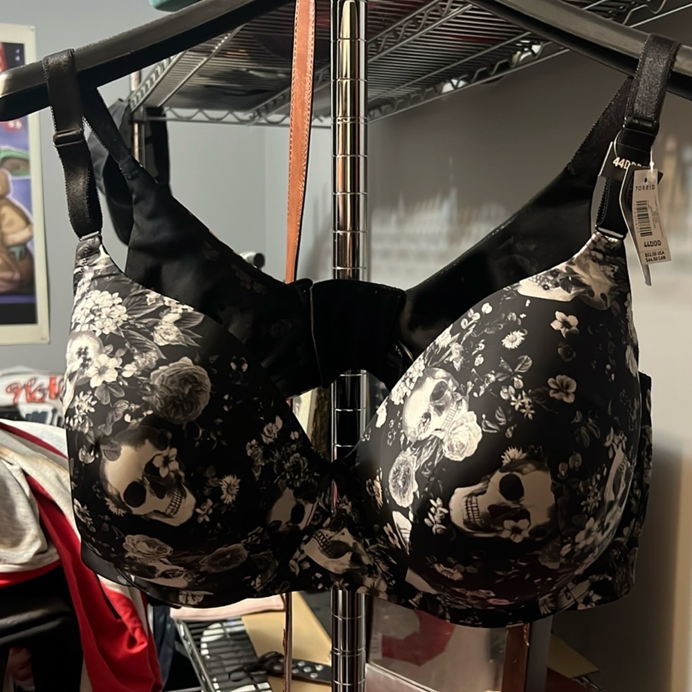Torrid front closure T-shirt bra size 44DDD